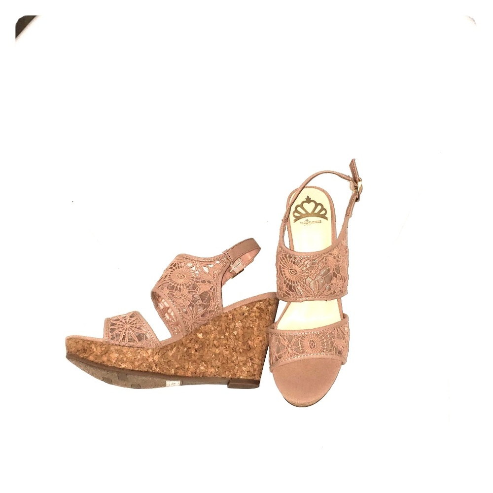 🌺 PRICE REDUCED🌺 Lace Wedge Sandals